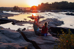 04_mother-daughter-sunset